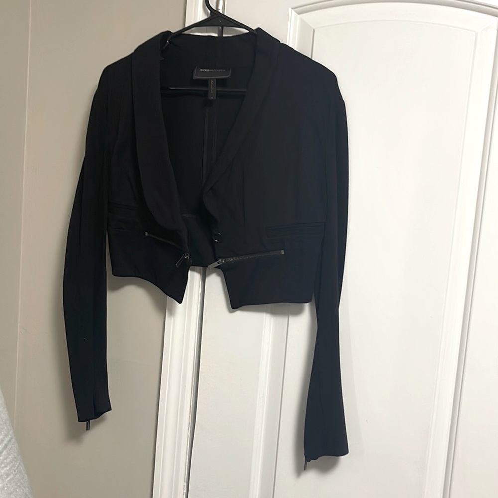 BCBGMAXAZRIA CROP BLAZER.